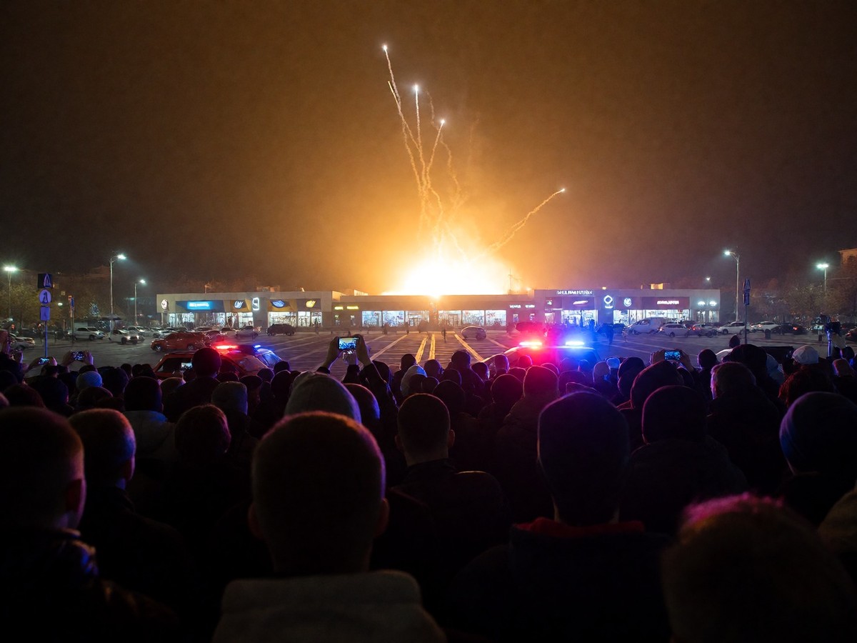 Ukrainian drone swarm hits MegaGRINN shopping complex in Belgorod