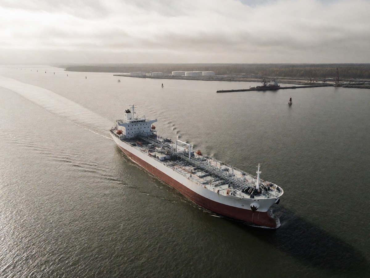 Russian diesel tanker heads to New York following Trump agreement