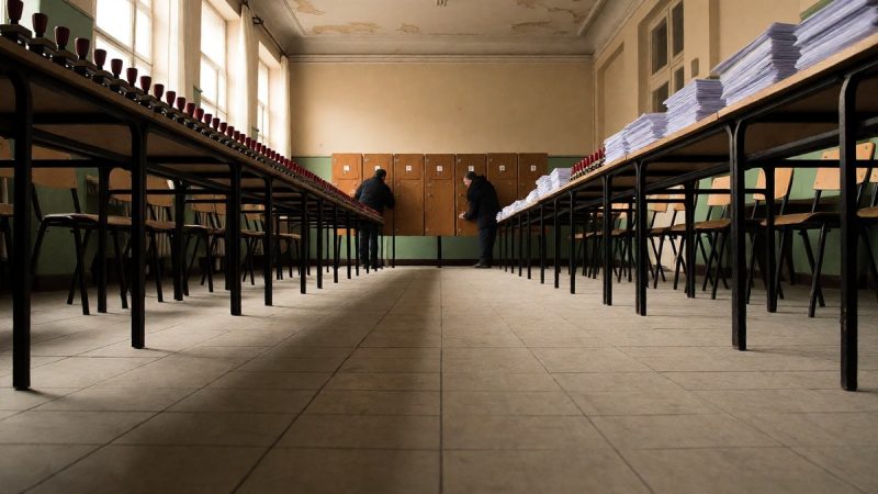 Iliana Yotova leads polls in Bulgarian presidential election