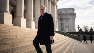 Luca Niculescu wins parliamentary confidence vote to lead Romania